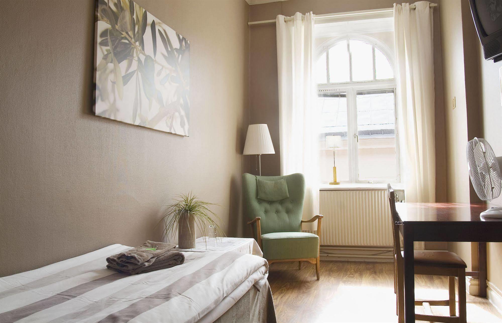 Jaernvaegshotellet Gävle Exterior foto